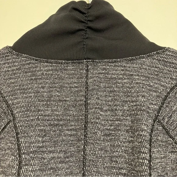 Lululemon Athletica Charcoal Gray/Black Quarter Zip Pullover Fold Over Hands 12 - Picture 10 of 12